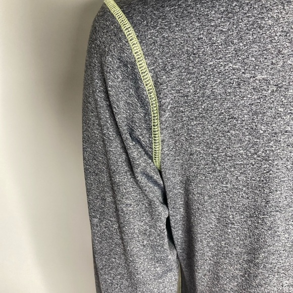 Reebok Mock Neck Long Sleeve with thumb holes Sz L - Picture 6 of 7